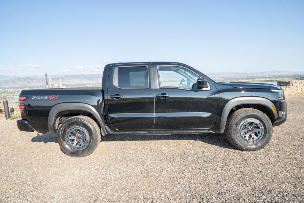 Used 2026 Nissan Frontier PRO-4X AWD/4WD image 4
