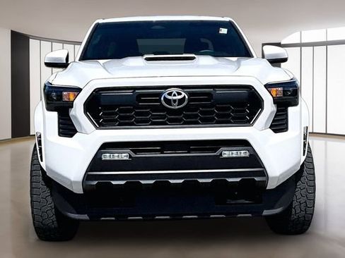 Used 2025 Toyota Tacoma TRD Sport AWD/4WD image 2