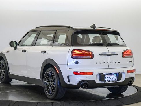 Used 2024 MINI Cooper Clubman S w/ Signature Upholstery Package FWD image 2