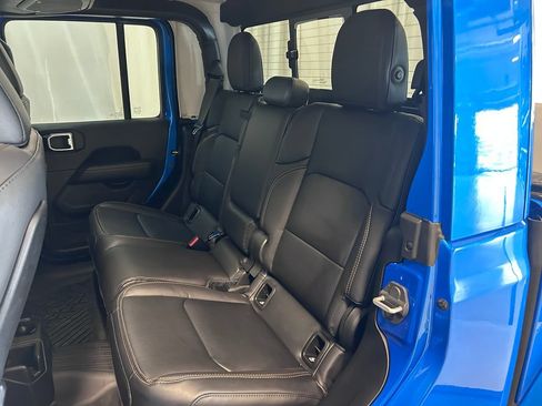 Used 2025 Jeep Gladiator Sport AWD/4WD image 18