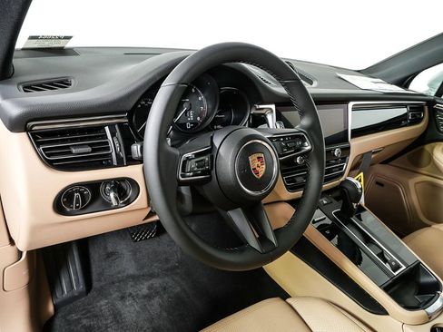 New 2026 Porsche Macan image 4