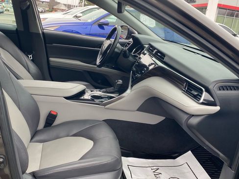 Used 2020 Toyota Camry XLE image 13