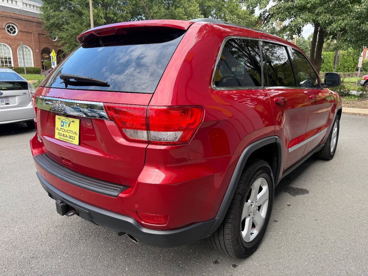 Used 2011 Jeep Grand Cherokee Laredo AWD/4WD image 8