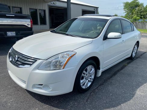 Used 2010 Nissan Altima 2.5 S w/ Convenience Plus Pkg FWD image 2