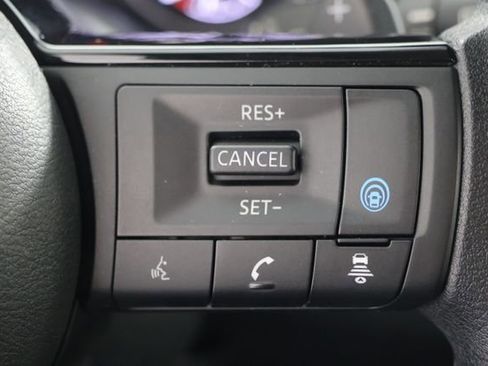 Used 2023 Nissan Rogue SV image 12