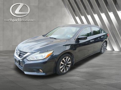 Used 2016 Nissan Altima 2.5 SV FWD image 3