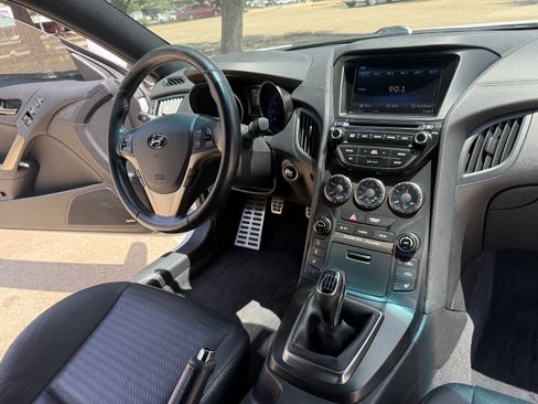 Used 2015 Hyundai Genesis 3.8 RWD image 15