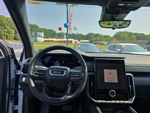 New 2026 GMC Acadia AT4 w/ Luxury Package AWD/4WD image 18