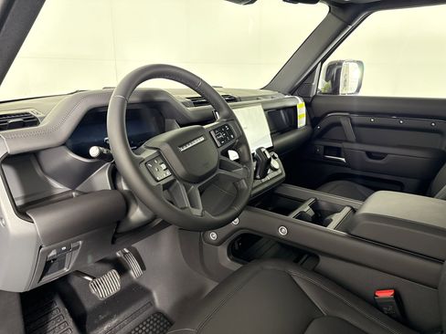 New 2026 Land Rover Defender 130 X-Dynamic SE AWD/4WD image 4