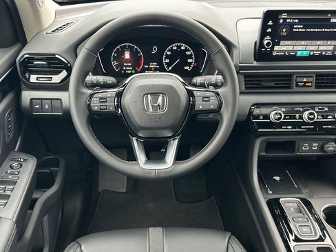 New 2025 Honda Pilot Touring image 16