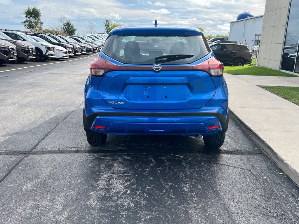 Certified 2025 Nissan Kicks Play S FWD image 8