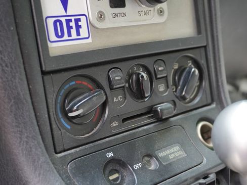 Used 1999 MAZDA MX-5 Miata RWD image 21