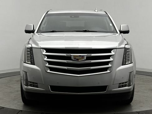 Used 2019 Cadillac Escalade Luxury image 2