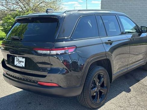 Used 2023 Jeep Grand Cherokee Limited w/ Luxury Tech Group II AWD/4WD image 28
