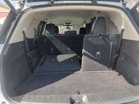 Used 2025 Nissan Pathfinder SV image 5