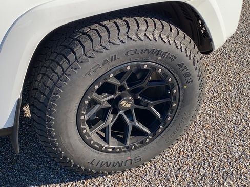 Used 2022 Toyota 4Runner SR5 Premium image 7