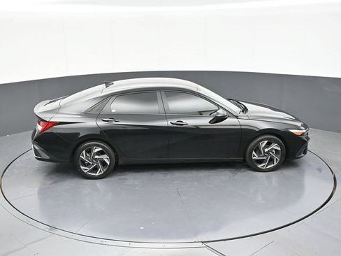 Used 2025 Hyundai Elantra SEL FWD image 61