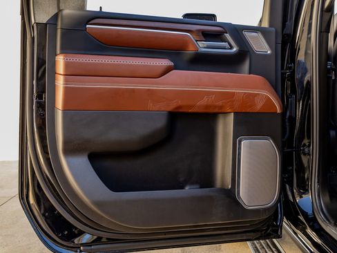 Used 2026 GMC Sierra 3500 Denali Ultimate image 38