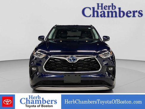 Used 2022 Toyota Highlander Platinum AWD/4WD image 2