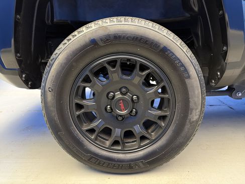 Used 2024 Toyota Tacoma TRD Sport w/ TRD Sport Upgrade Package AWD/4WD image 9