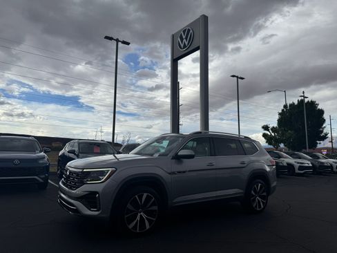 Used 2024 Volkswagen Atlas SEL Premium R-Line image 1