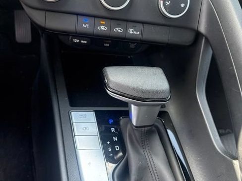 Certified 2024 Hyundai Elantra SE FWD image 17