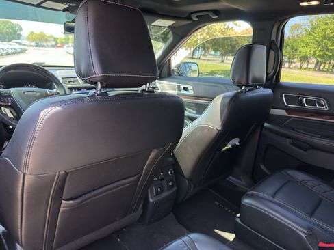 Used 2018 Ford Explorer Platinum AWD/4WD image 18