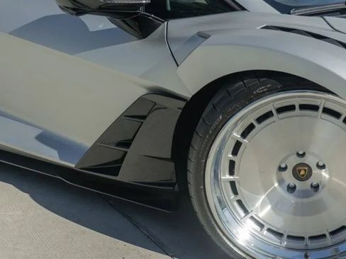 Used 2024 Lamborghini Revuelto image 39