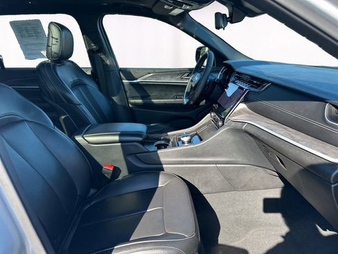 Used 2024 Jeep Grand Cherokee L Limited w/ Luxury Tech Group II image 15