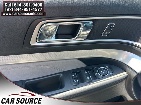Used 2017 Ford Explorer XLT w/ Equipment Group 202A AWD/4WD image 11