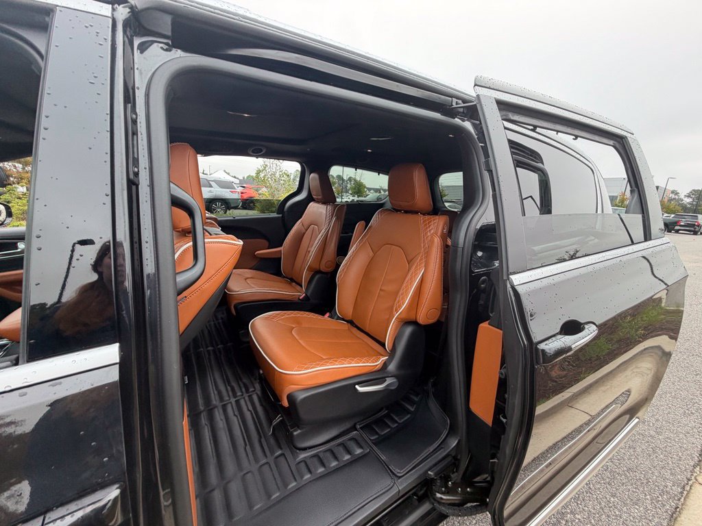 Used 2024 Chrysler Pacifica Pinnacle FWD image 40