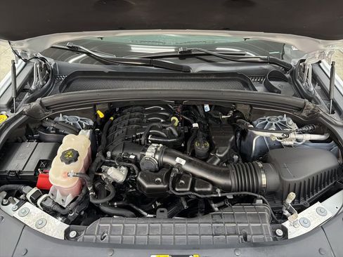 Used 2024 Jeep Grand Cherokee L Limited w/ Luxury Tech Group II image 11