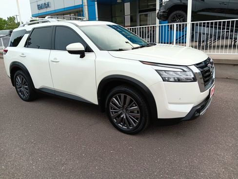 Used 2023 Nissan Pathfinder SL w/ SL Premium Package AWD/4WD image 7