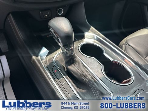 Used 2023 Chevrolet Traverse LT FWD image 18