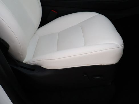 Used 2022 Tesla Model Y Performance image 16