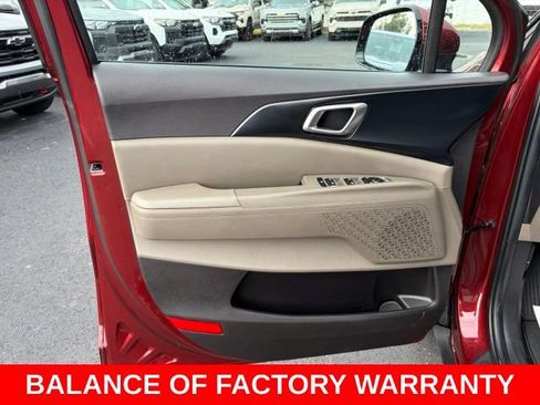 Used 2025 Kia Carnival FWD image 12