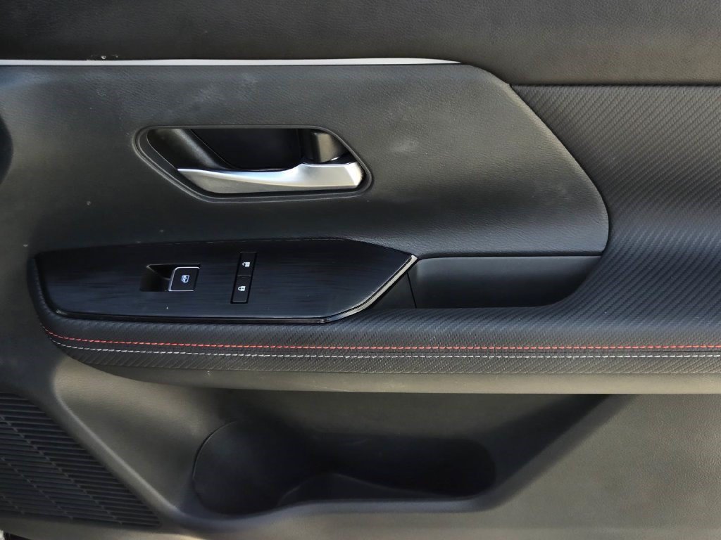 Certified 2025 Nissan Kicks SR AWD/4WD image 8