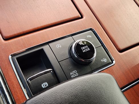 Used 2020 Lincoln Navigator L Reserve w/ Luxury Package RWD image 16
