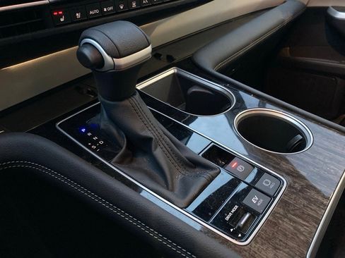 Used 2025 Toyota Sienna Limited image 26