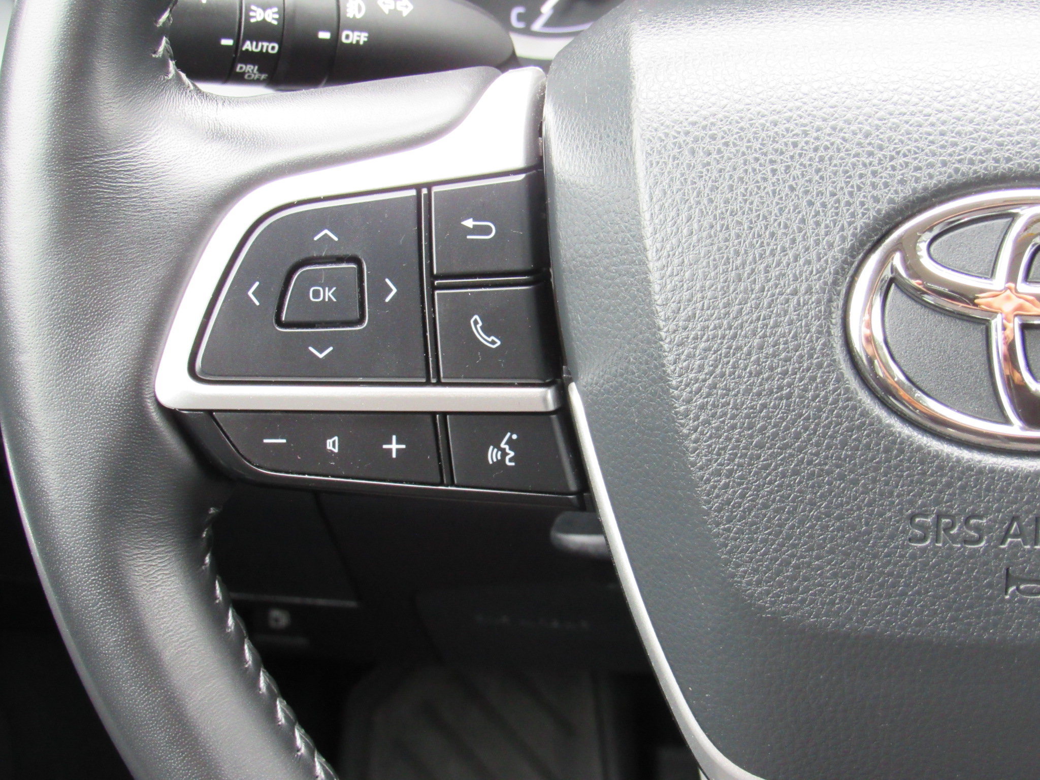 Used 2023 Toyota Highlander XLE AWD/4WD image 19