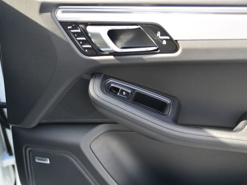 Certified 2026 Porsche Macan AWD/4WD image 25