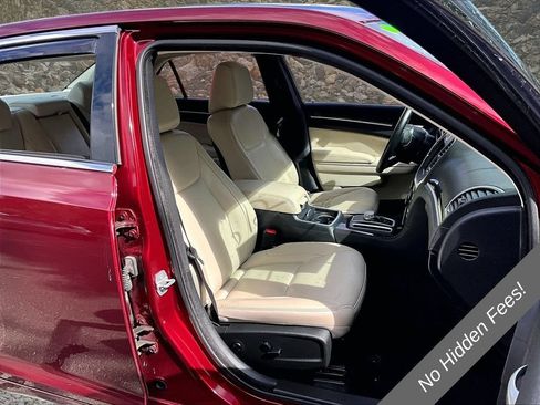 Used 2015 Chrysler 300 Limited RWD image 7
