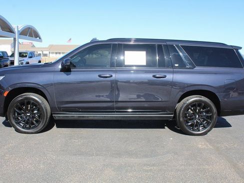 Used 2023 Cadillac Escalade ESV Sport Platinum w/ LPO, ONYX Package image 9
