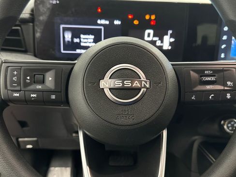 Used 2025 Nissan Kicks SV AWD/4WD image 15