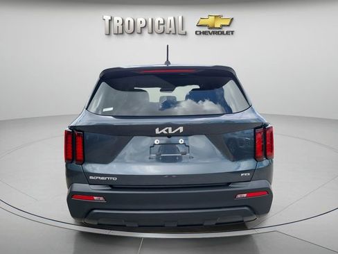 Used 2023 Kia Sorento LX AWD/4WD image 4