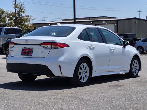 Certified 2025 Toyota Corolla LE FWD image 5