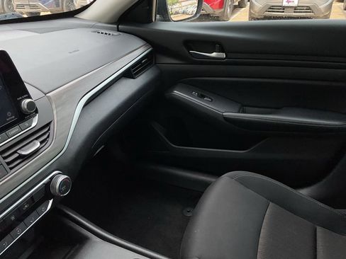 Used 2025 Nissan Altima 2.5 SV image 34