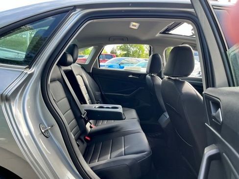 Used 2023 Volkswagen Jetta SE FWD image 17
