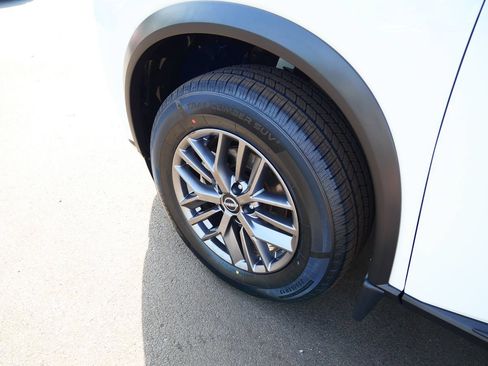 Used 2023 Nissan Rogue S AWD/4WD image 32