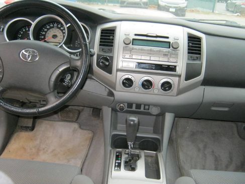 Used 2010 Toyota Tacoma 4x4 Double Cab V6 image 12